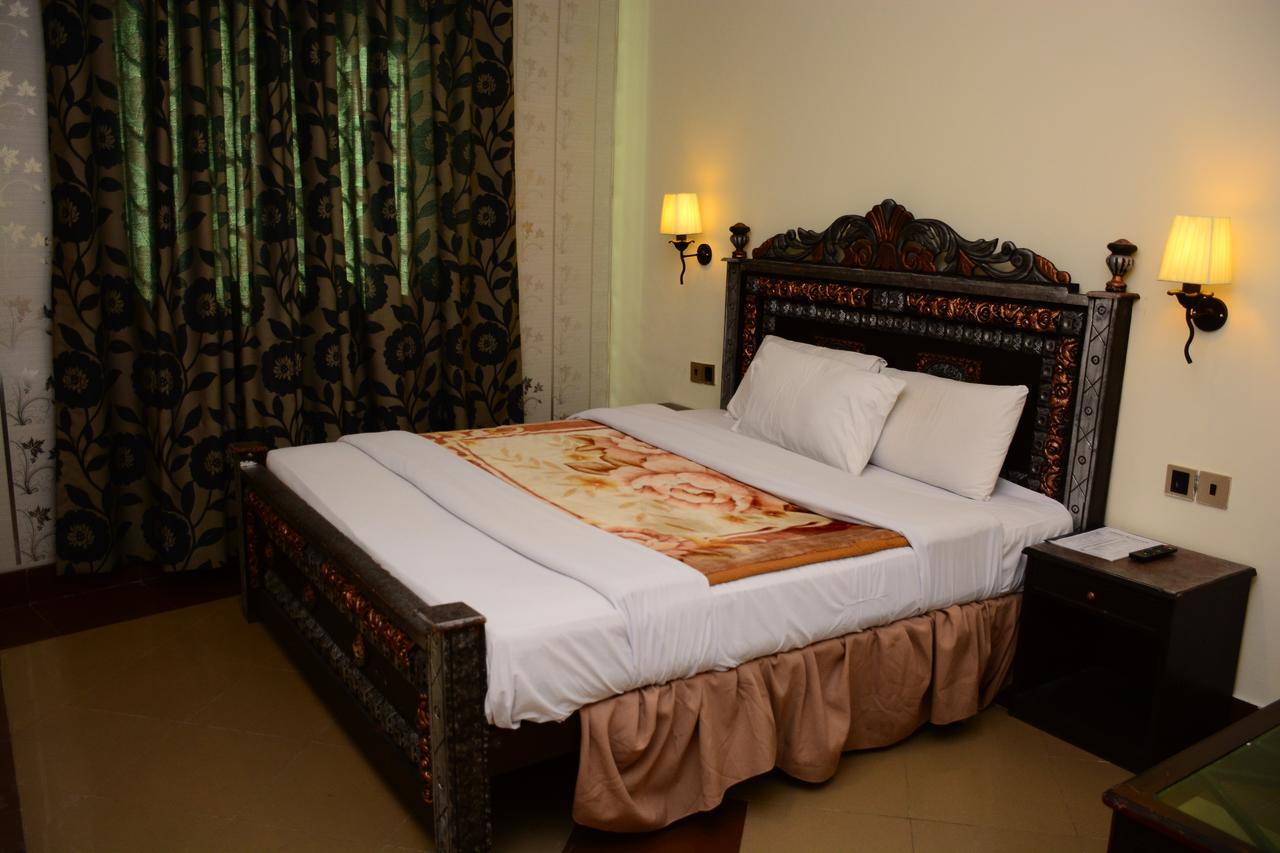Hotel Move-N-Pick Murree Exterior photo