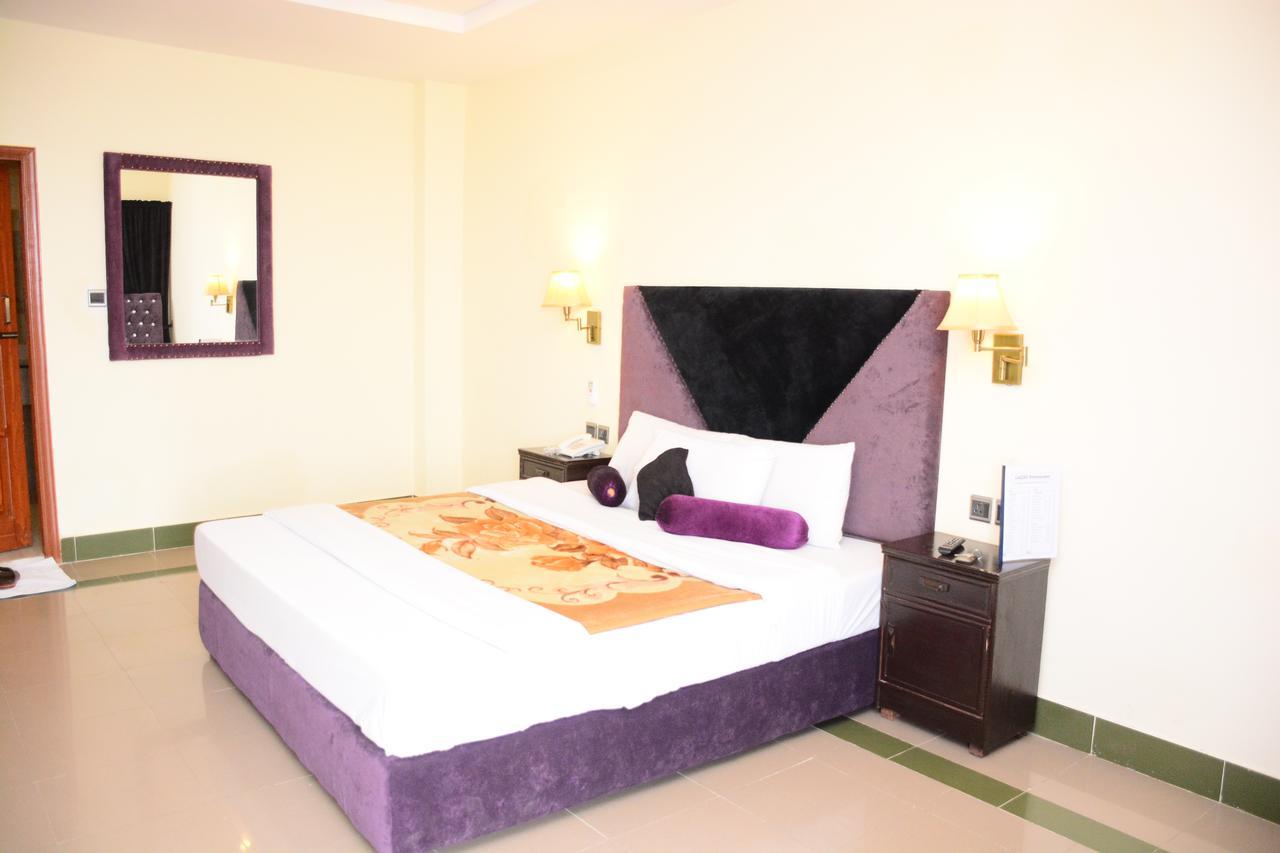 Hotel Move-N-Pick Murree Exterior photo